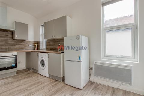 1 bedroom flat to rent, London Road, Westcliff-On-Sea SS0