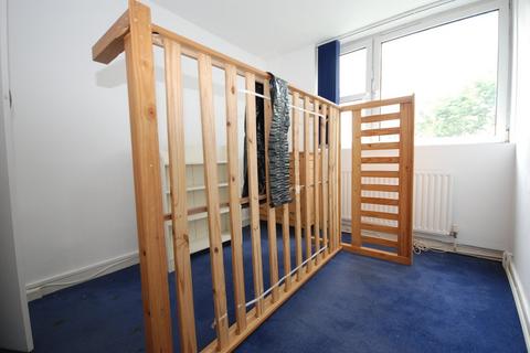 3 bedroom flat to rent, Wyvil Road, London SW8