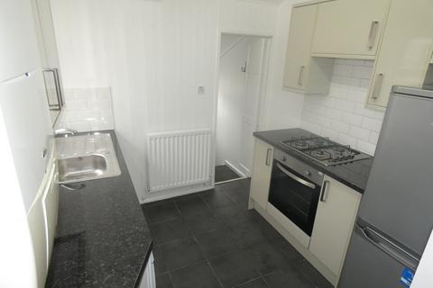3 bedroom flat to rent, Sackville Road, Heaton