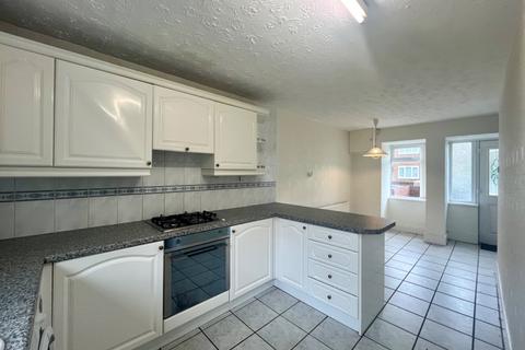 3 bedroom terraced house to rent, Fox Avenue, South Shields