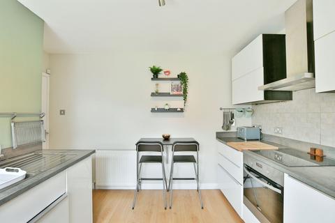33 Ancrum Way, Whickham, Newcastle Upon Tyne, NE16 5RW