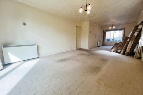 2 bedroom flat for sale, Ringley Road, Whitefield M45