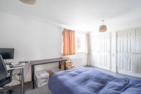 2 bedroom flat for sale, Consort House, Mill Hill, London, NW7
