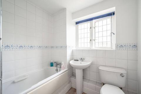 Flat 5, Consort House, 5 Albert Road, London, NW7 4RX