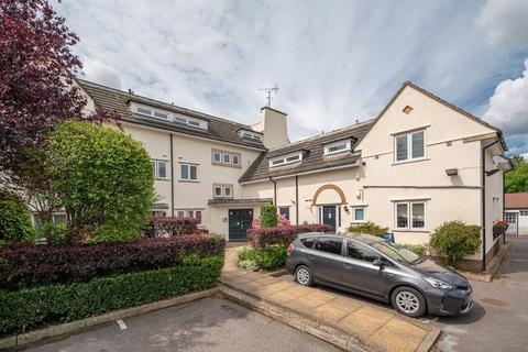 Flat 5, Consort House, 5 Albert Road, London, NW7 4RX