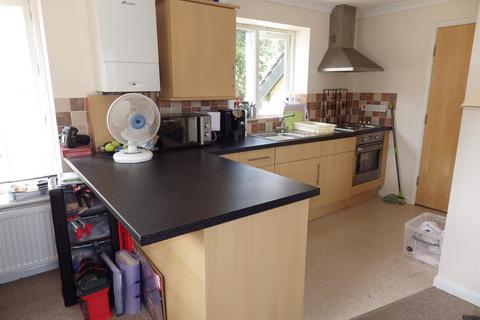 2 bedroom flat to rent, Exeter Road, Winkleigh EX19