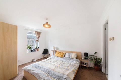 2 bedroom flat to rent, Conant Mews, Aldgate, London, E1