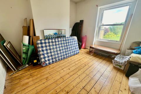 4 bedroom terraced house for sale, Cross Banks, Shipley BD18