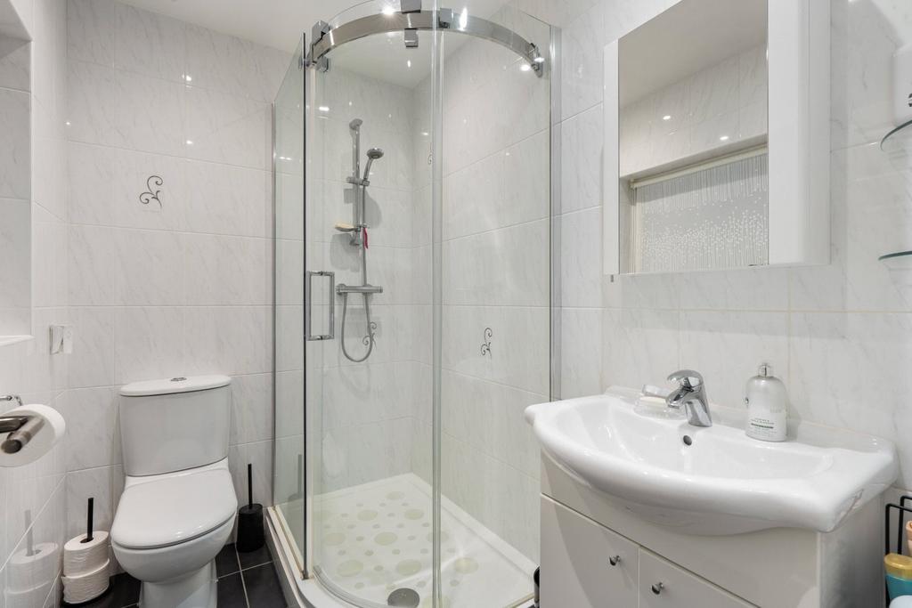 Gf Shower Room