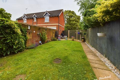 3 bedroom terraced house for sale, Whitebeam Close, Aylesbury