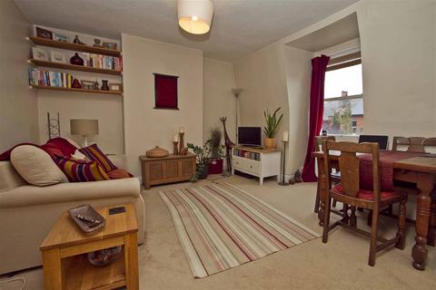 2 bedroom flat to rent, Lammas Park Road, Eailing