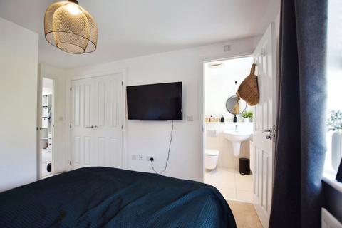 2 Dacey Drive, Upper Heyford, Bicester, OX25 5AA