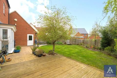 8 Bianca Close, Brackley, NN13 6GY