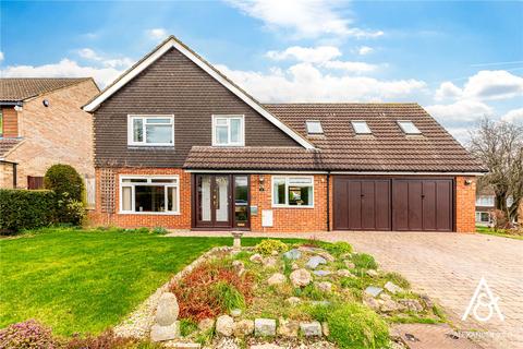 4 bedroom detached house for sale, Valley Crescent, Brackley NN13