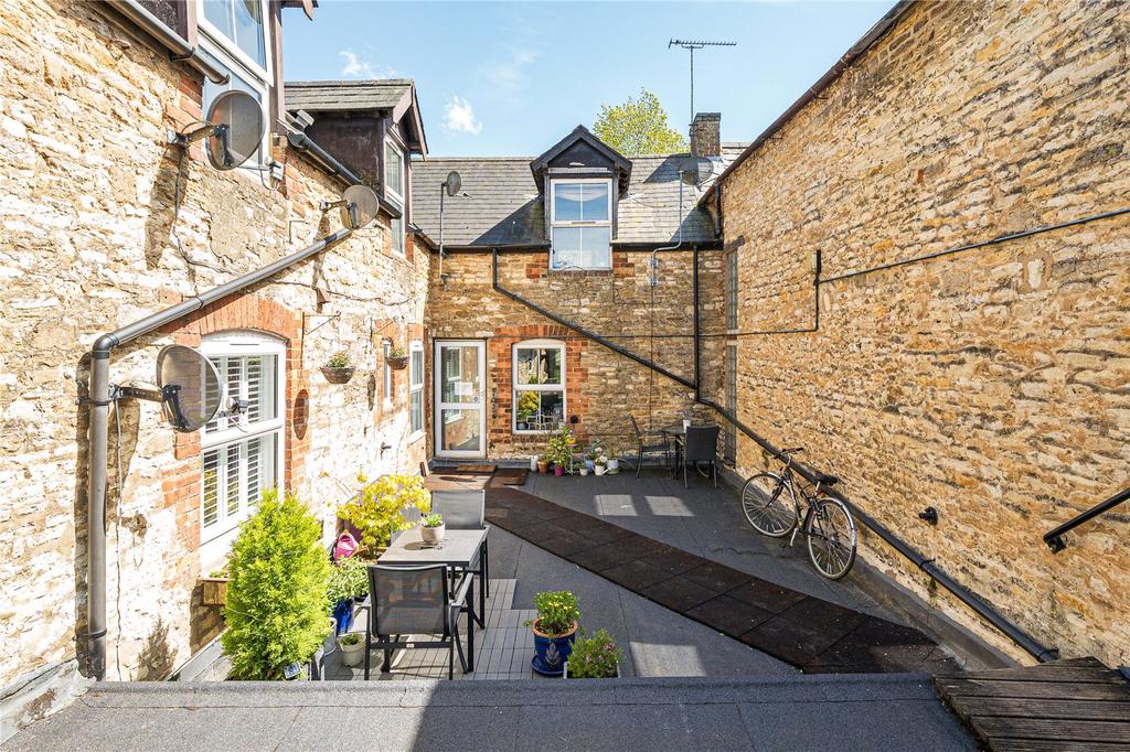 High Street, Brackley NN13 1 bed apartment for sale £143,000