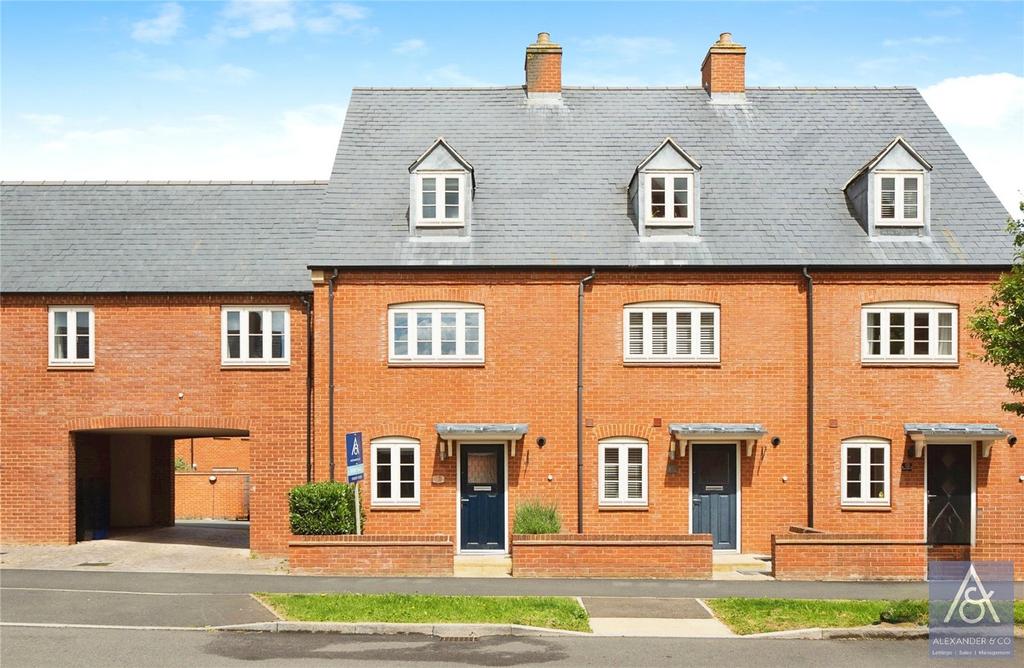 Juno Crescent, Brackley NN13 4 bed terraced house for sale £340,000