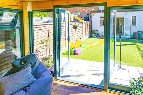 16 Hartland Road, Morden, SM4 6LZ