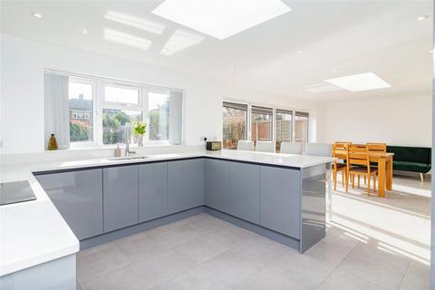 25 First Avenue, Dunstable, LU6 3AJ