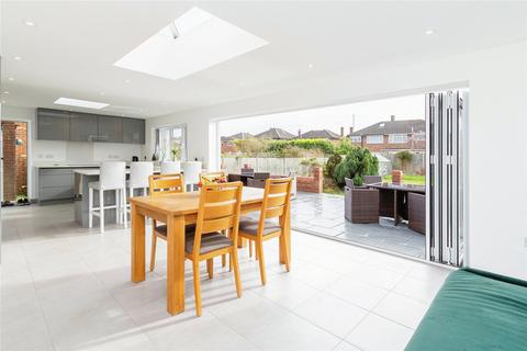 25 First Avenue, Dunstable, LU6 3AJ