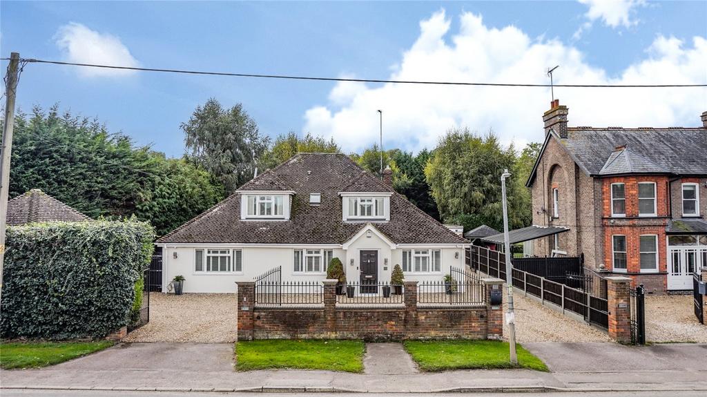 Chalton, Luton LU4 5 bed detached house for sale £950,000