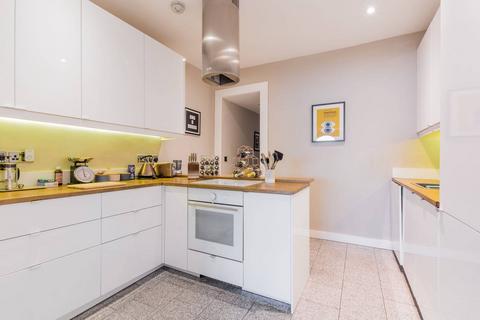 2 bedroom flat to rent, Archway Road, Highgate, London, N6
