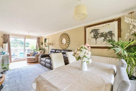 3 bedroom detached house for sale, Sandhurst Drive, Buckingham MK18