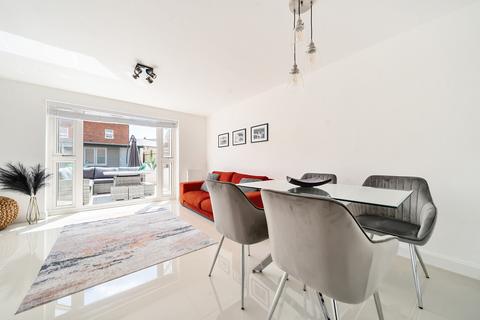 32 Buccas Lane, Buckingham, MK18 1XU