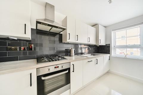 32 Buccas Lane, Buckingham, MK18 1XU