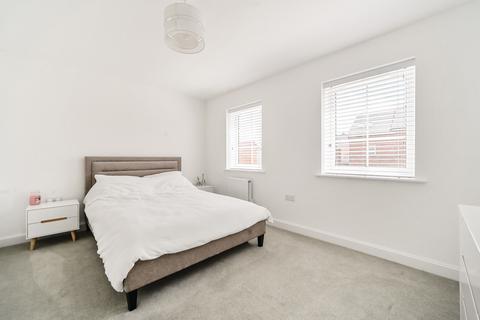 32 Buccas Lane, Buckingham, MK18 1XU