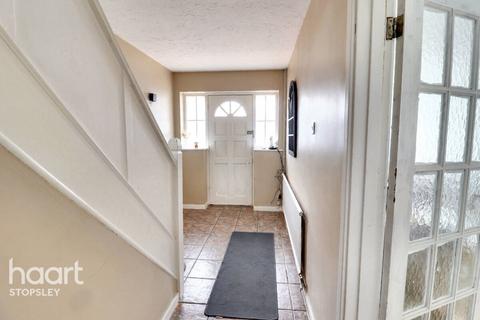 3 bedroom semi-detached house for sale, Greenways, Luton