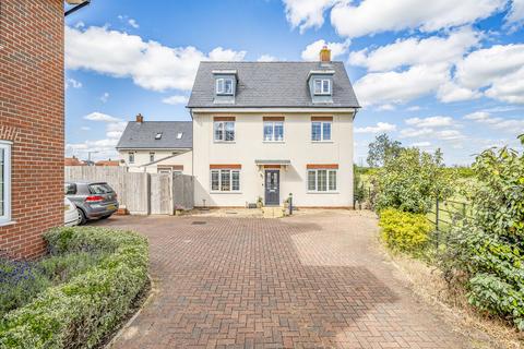 4 bedroom detached house for sale, Bobbins Way, Buckingham MK18