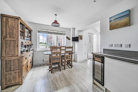49 Bobbins Way, Buckingham, MK18 7SA
