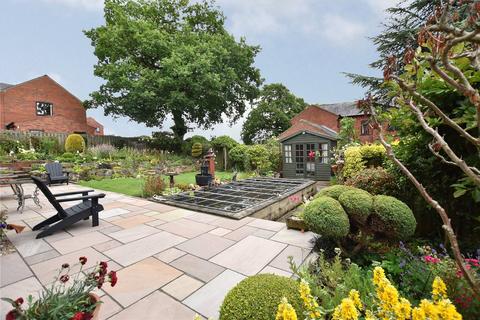 4 bedroom detached house for sale, Village Gardens, Leeds, West Yorkshire