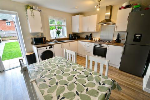 3 bedroom semi-detached house for sale, Wych Elm Grove Evesham WR11 3FT