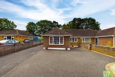 2 bedroom bungalow for sale, Hinton Close, Crowthorne, Berkshire, RG45