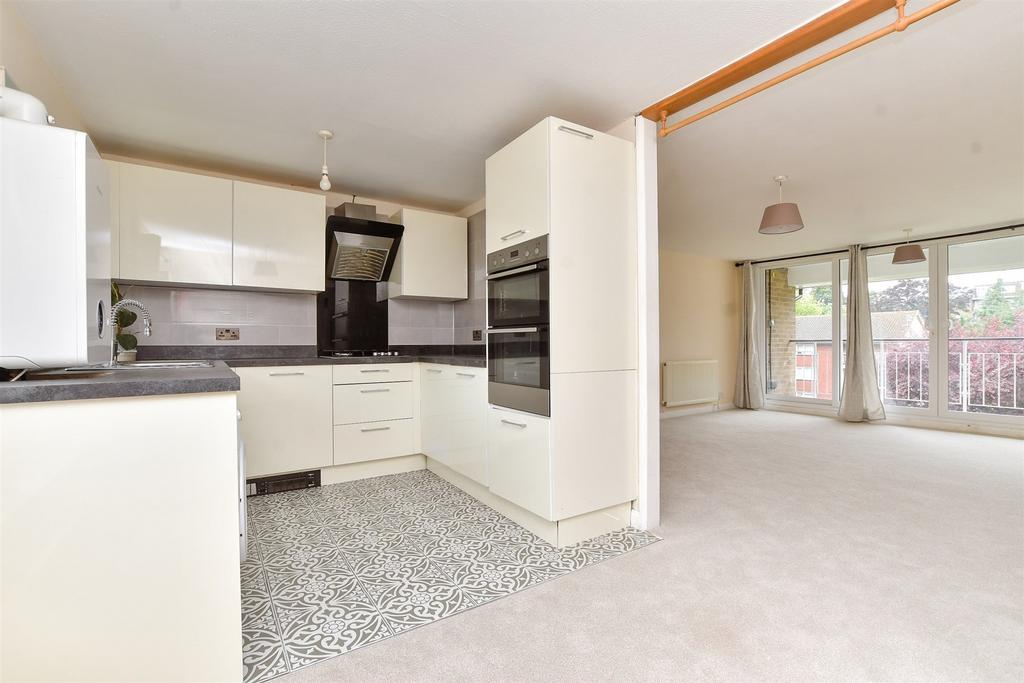 Kitchen / Dining Area