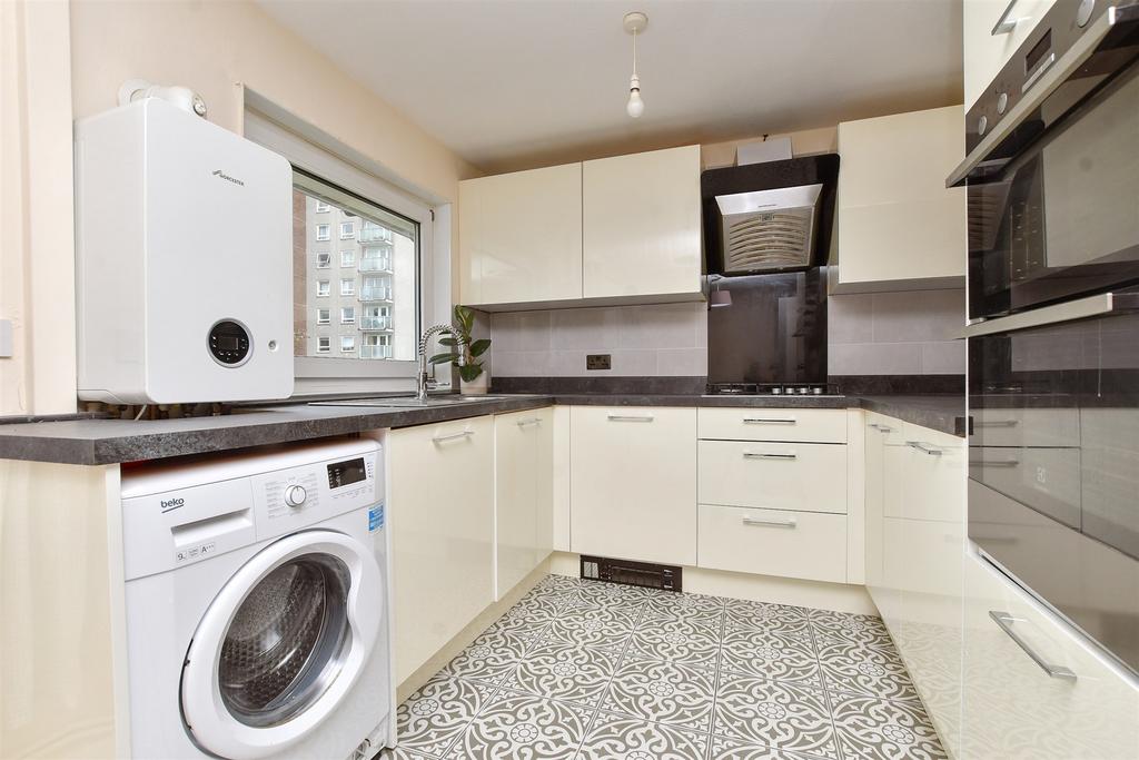 Kitchen / Dining Area