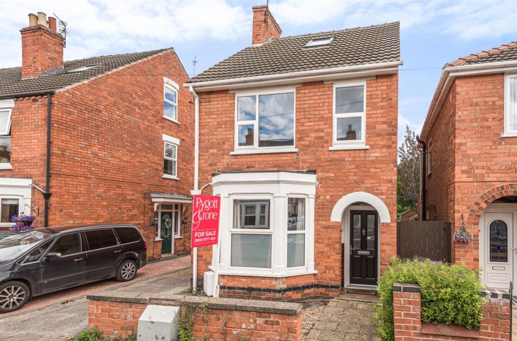 Huntingtower Road, Grantham... 3 bed detached house for sale £250,000