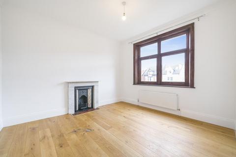 3 bedroom flat for sale, Gleneldon Road, Streatham