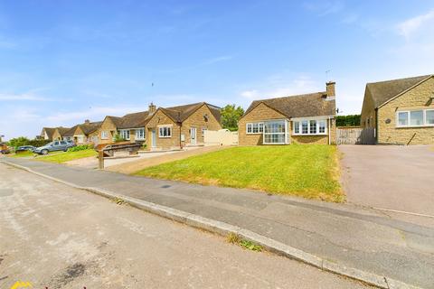 2 bedroom detached bungalow for sale, Manor Park, Claydon OX17