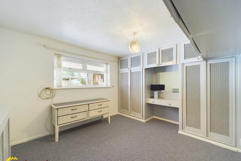 2 bedroom detached bungalow for sale, Manor Park, Claydon OX17