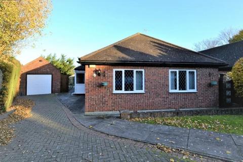 3 bedroom detached bungalow for sale, 2 Gibson Close, Winchmore Hill, London, N21 1EG