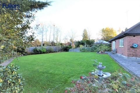 3 bedroom detached bungalow for sale, 2 Gibson Close, Winchmore Hill, London, N21 1EG