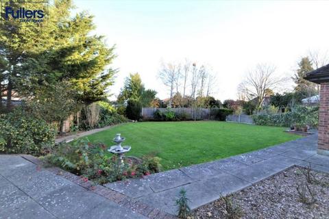 3 bedroom detached bungalow for sale, 2 Gibson Close, Winchmore Hill, London, N21 1EG