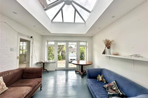 26 Belmore Road, Lymington, SO41 3NT