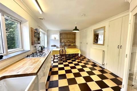 26 Belmore Road, Lymington, SO41 3NT