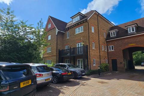 2 bedroom flat for sale, Copthorne Common Road, Copthorne, Crawley RH10