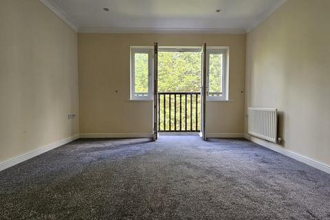 2 bedroom flat for sale, Copthorne Common Road, Copthorne, Crawley RH10