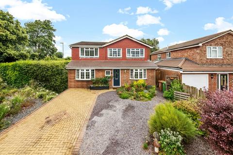 4 bedroom detached house for sale, Kingfisher Close, Kempshott