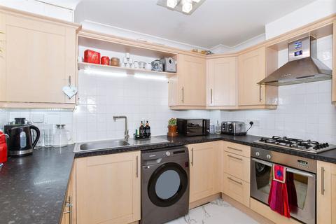 2 bedroom ground floor flat for sale, The Chenies, Maidstone, Kent